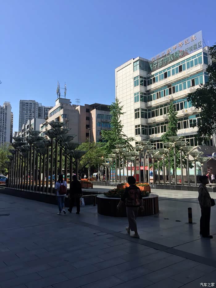 逛街我们在遂宁老城区步行街