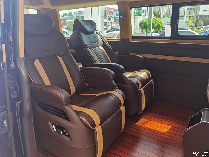 凯路威七座豪华商务车外部空间及内部空间背景