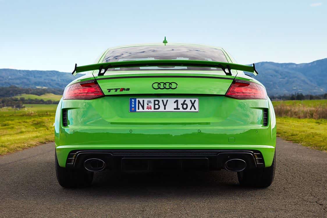 奥迪ttrs这个绿色涂装很时尚性能也够强悍