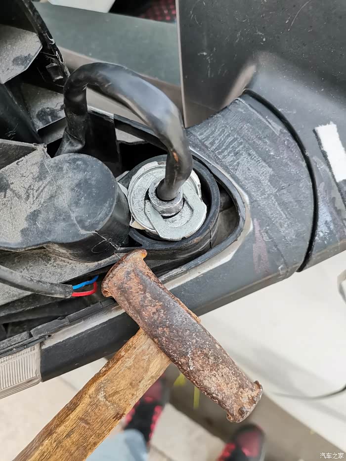 后视镜转轴自己分离了哪里可以买到维修配件啊