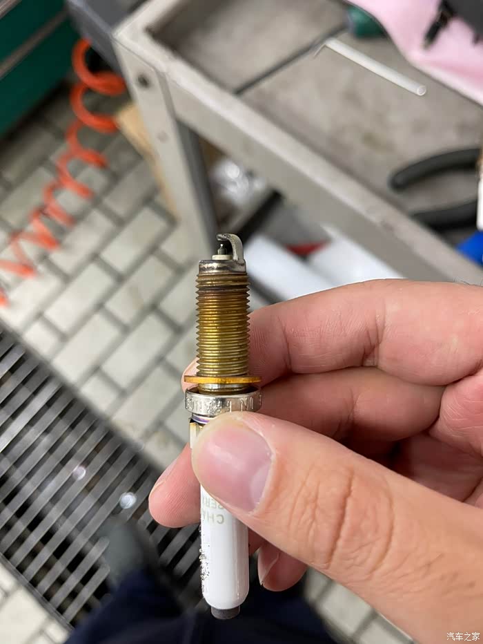 19款宝马x1五万公里大保5万换的火花塞