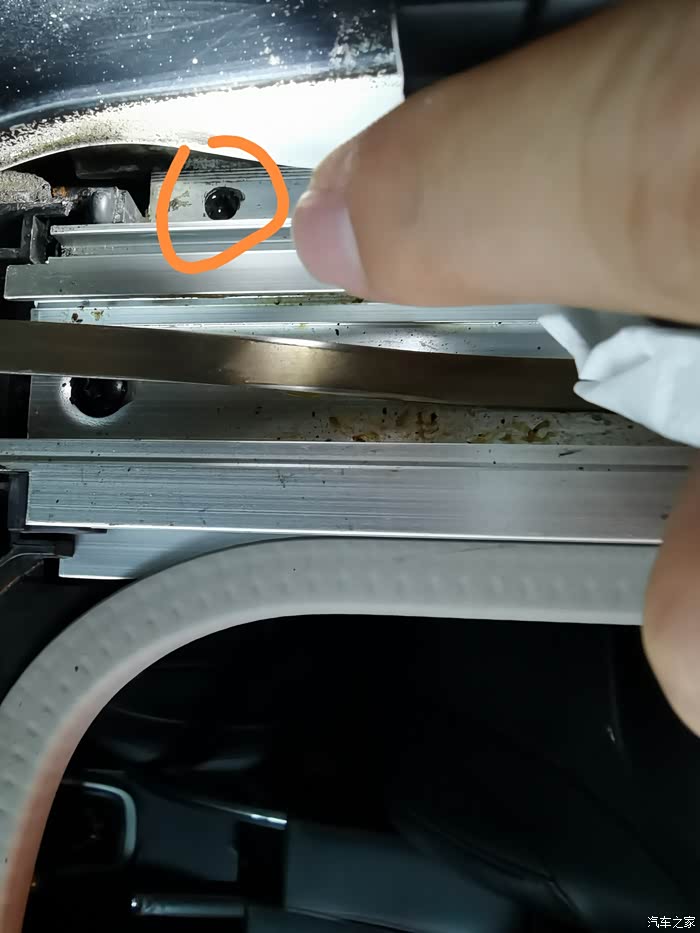 这个也是排水孔吗?两边都是下不去水的