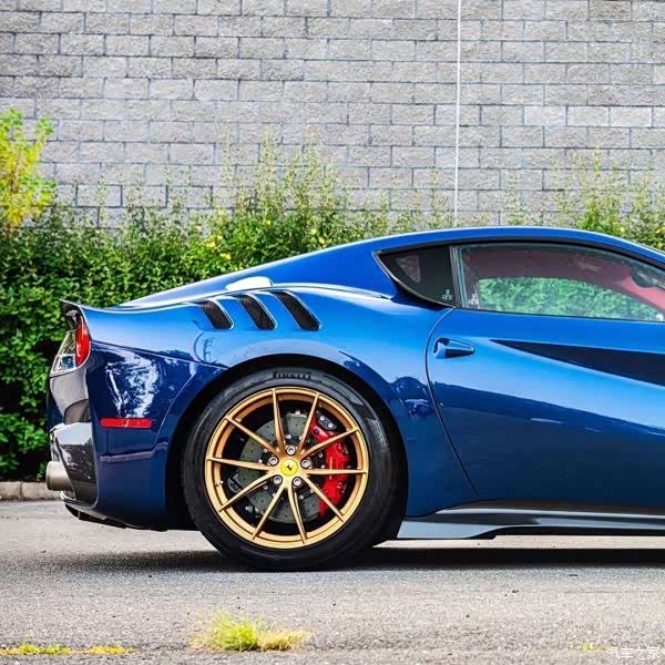 法拉利f12 tdf 蓝色外观太好看了