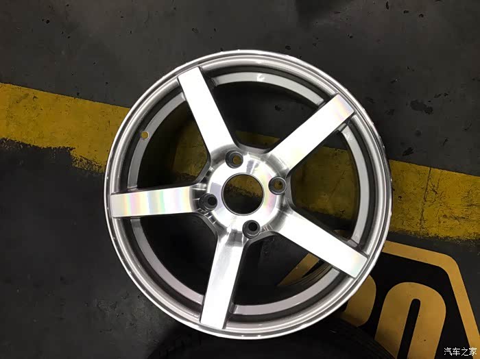 【经典轩逸】出售一套带轮胎的ac安驰15寸8幅轮毂!