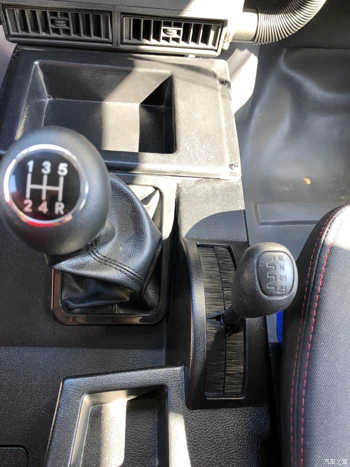 这是我车的分动箱档杆照片,跟大多数人的车的变档顺序都是相反的.