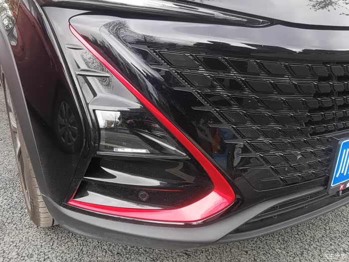 静态观摩造型前卫沉稳大气的黑色长安unit