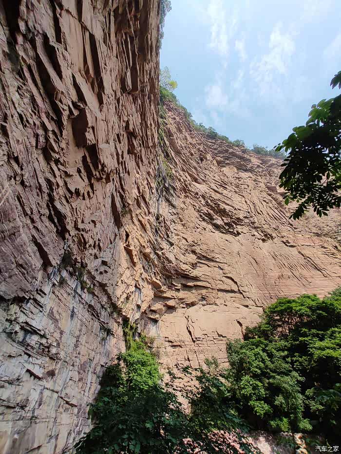 多彩六月嶂石岩风景之回音壁