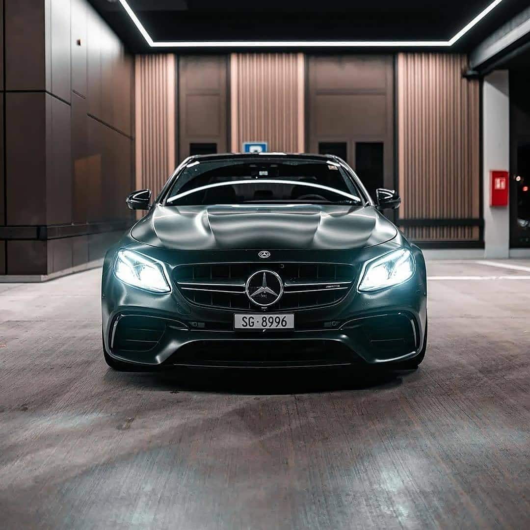 猛兽出笼,奔驰e63 s amg黑美人,她是最美e级吗?