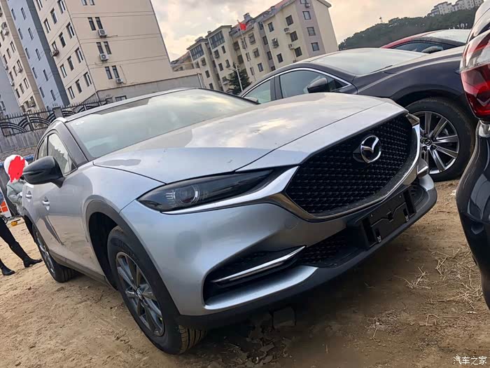 求新款cx4幻影银实车图片