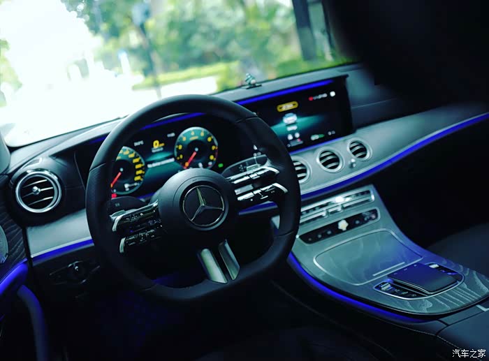 大连屏开起来并不好操作,但是内饰是同级车里最喜欢的一个