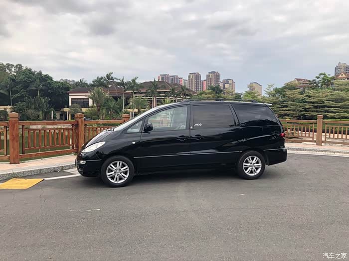 丰田大霸王04年～06年带双电动门算得上是丰田mpv中经典之作