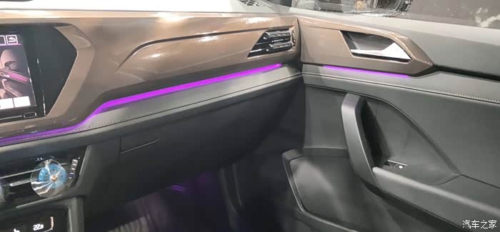 途岳2019款 330tsi 旗舰版 氛围灯