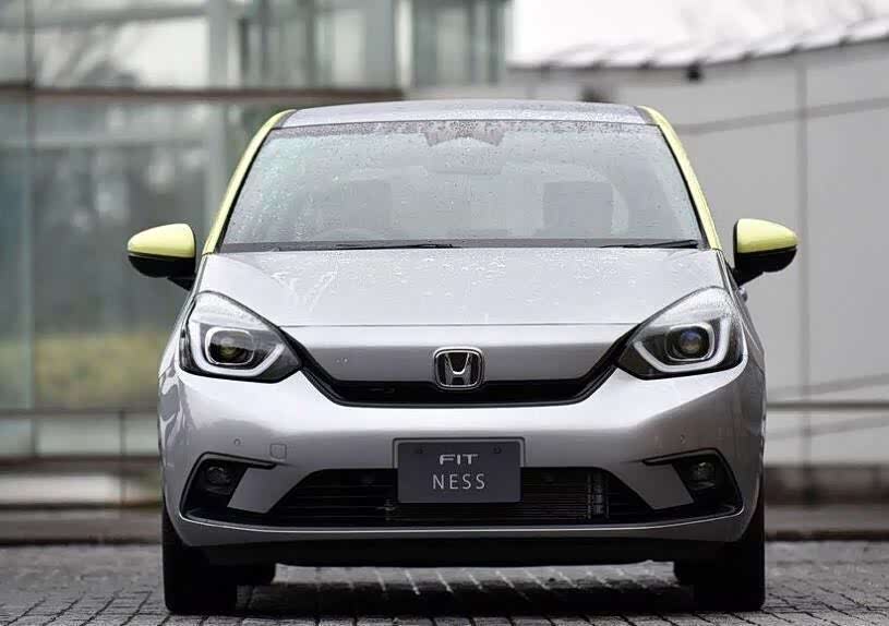 新一代混动本田飞度亮相!双色车身 1.5升动力