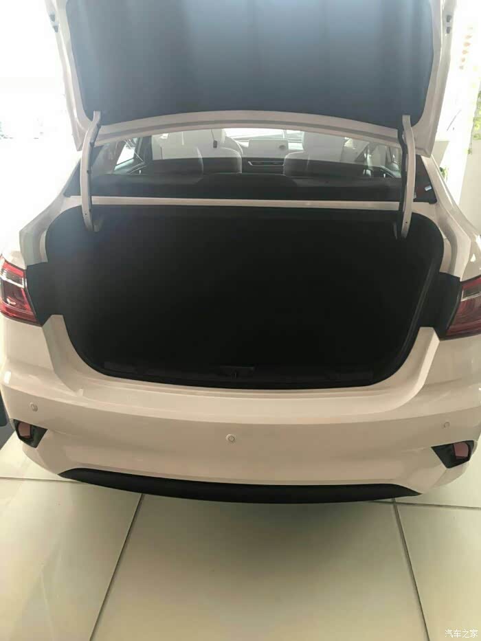 后备箱也好大