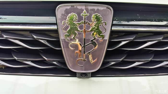 最爱这荣威双狮车标,高端大气上档次!