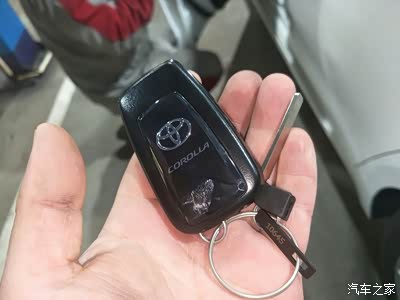 新款卡罗拉钥匙丢失后追加一把新的丰田纯牌钥匙.