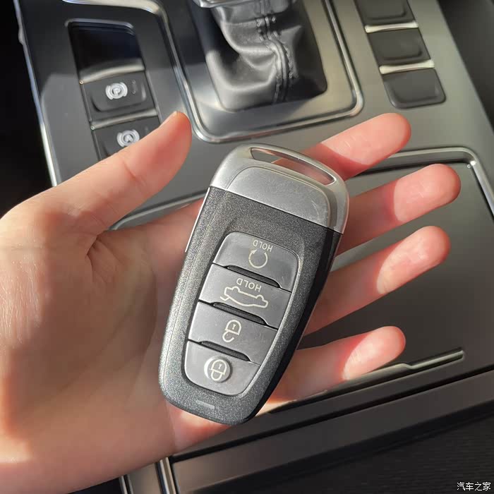 228 | 回复: 0 红旗h5论坛 红旗车我一见钟情 给你们看一下我的钥匙和