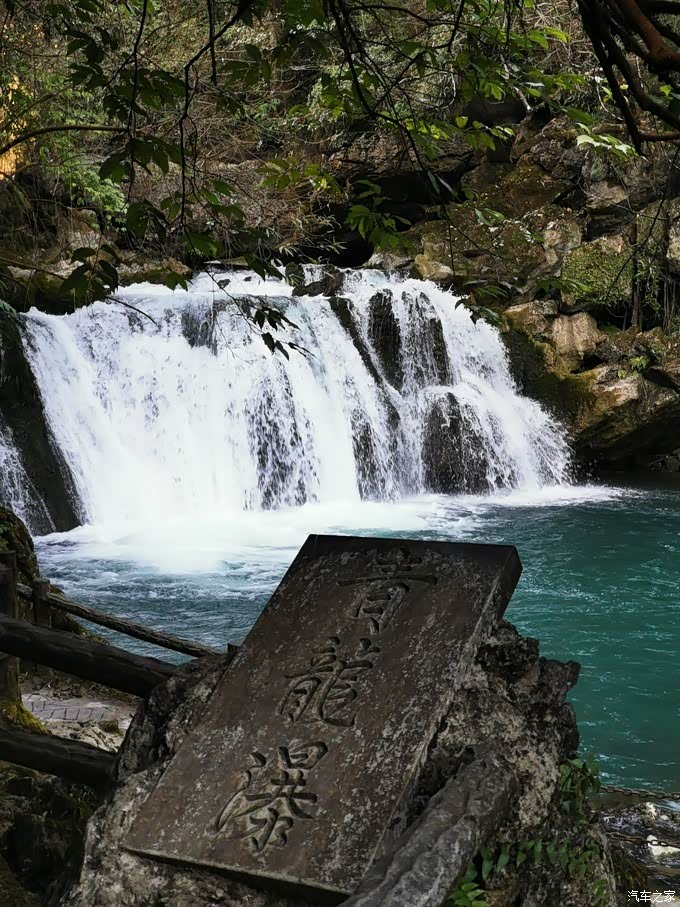 需要专业向导才能去的地方伸手不见五指的溶洞