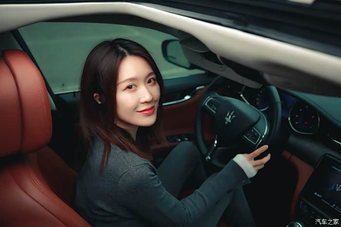 欣车映像美女空姐都开什么车玛莎拉蒂总裁2018款标准版