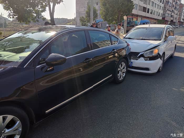 被追尾再次证明法系车质量