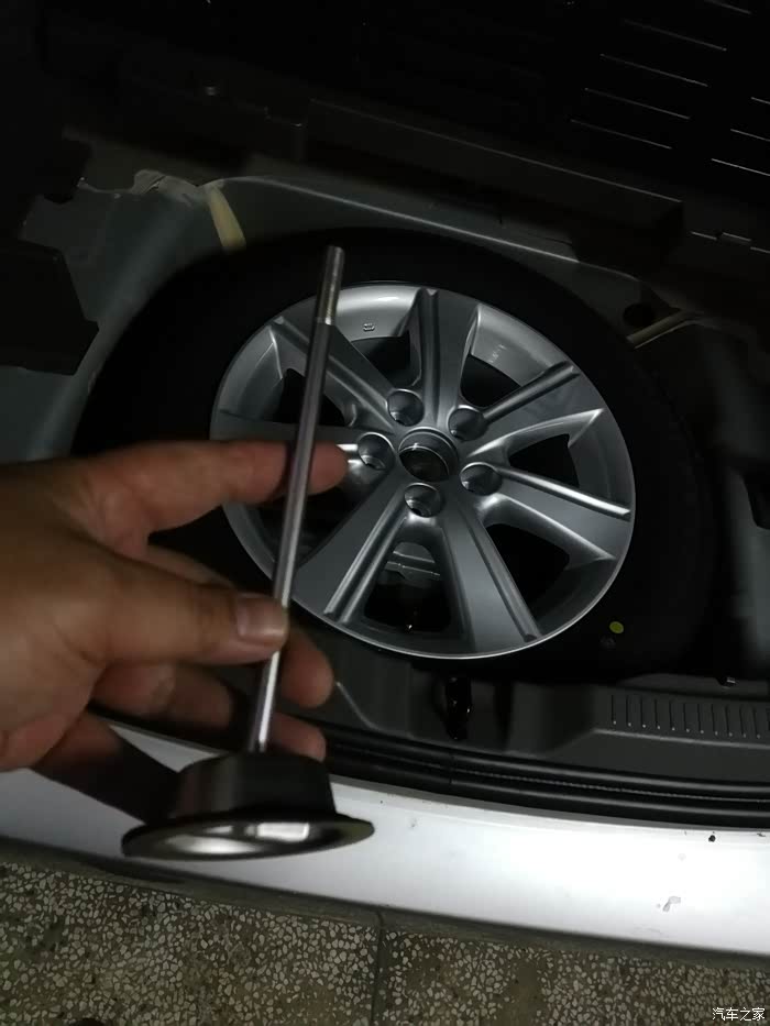 车门铰链的保养.