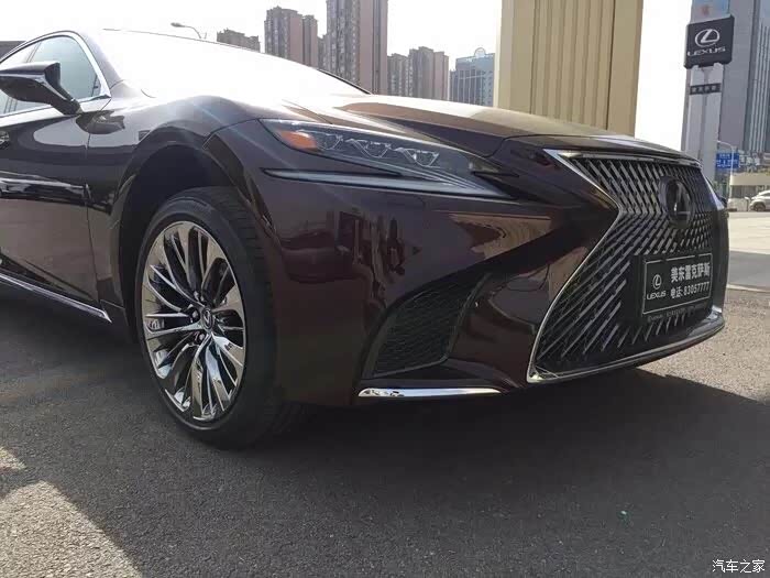 参照雷克萨斯ls,国内估计也是这样挂车牌.