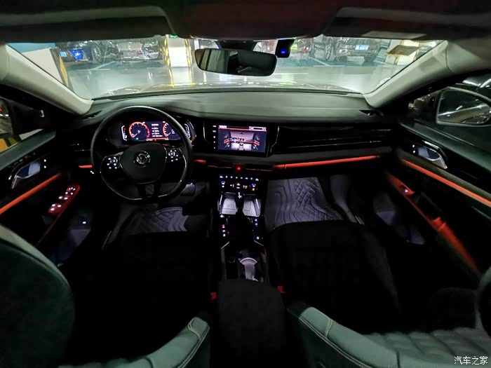 帕萨特炫酷10色氛围灯科技感十足