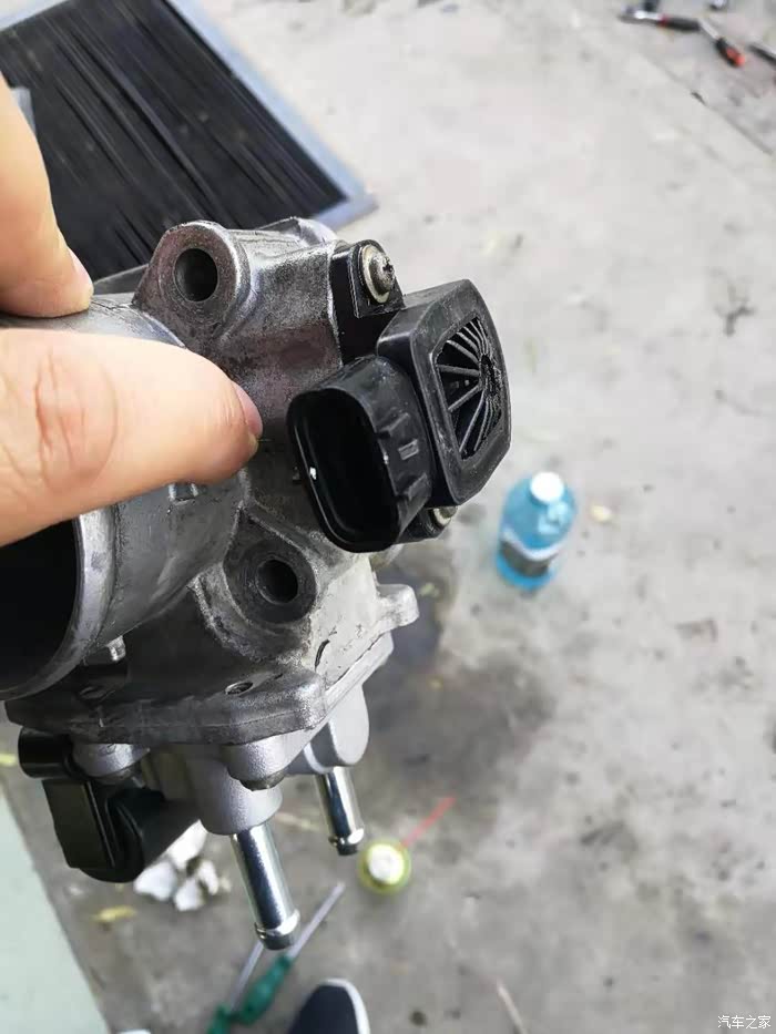 更换吉姆尼节气门位置传感器和怠速马达(吉姆尼频繁怠速熄火)