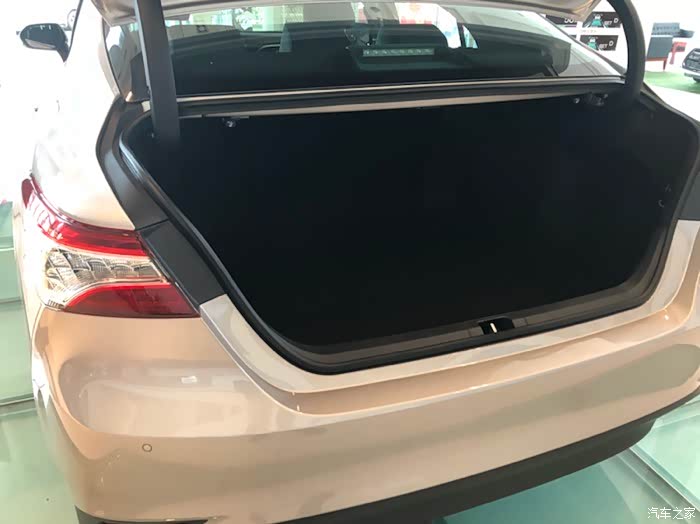 刚入手的耐看型八代凯美瑞