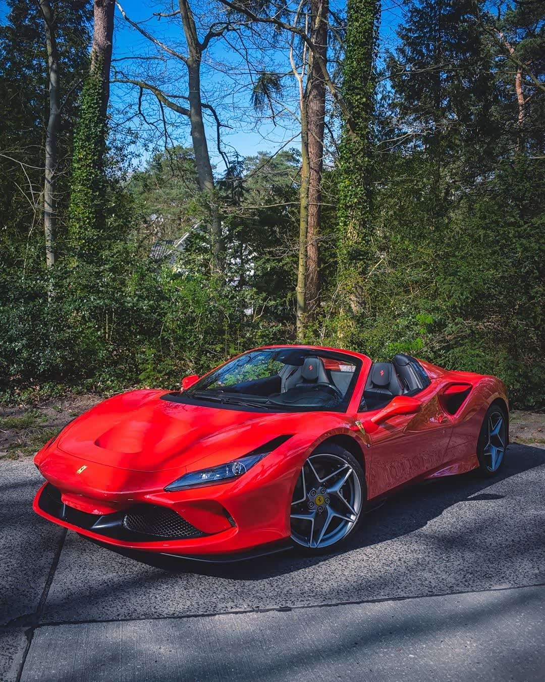 ferrari f8 spyder 红色敞篷跑车太美.