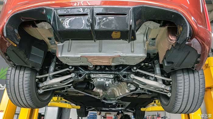 阀门排气作业排气卸下的样子,对照下一张照片,跟m4的底盘设计完全相同