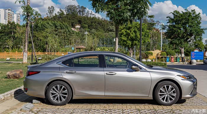 有一种质感向内而生雷克萨斯es200提车2000公里的心得分享