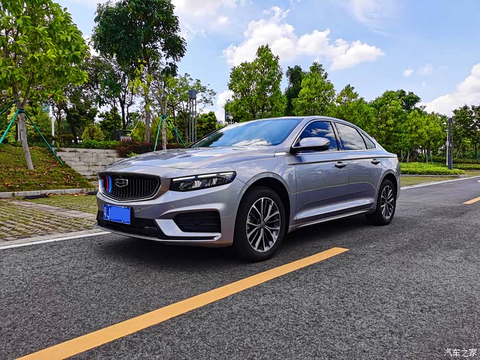 独特的颜色,叫极光银,走在大街上辨识度非常高.