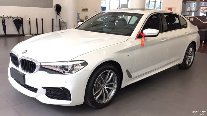 525li20款白色运动提车作业