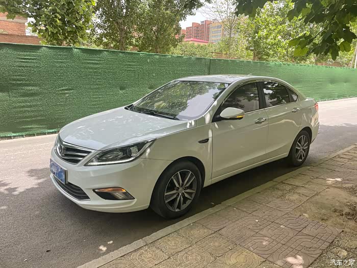 至今已经经过了三代车型的改款更新,我的16款逸动是最初第一代车型