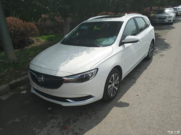 南京阅朗白色顶配提车贴