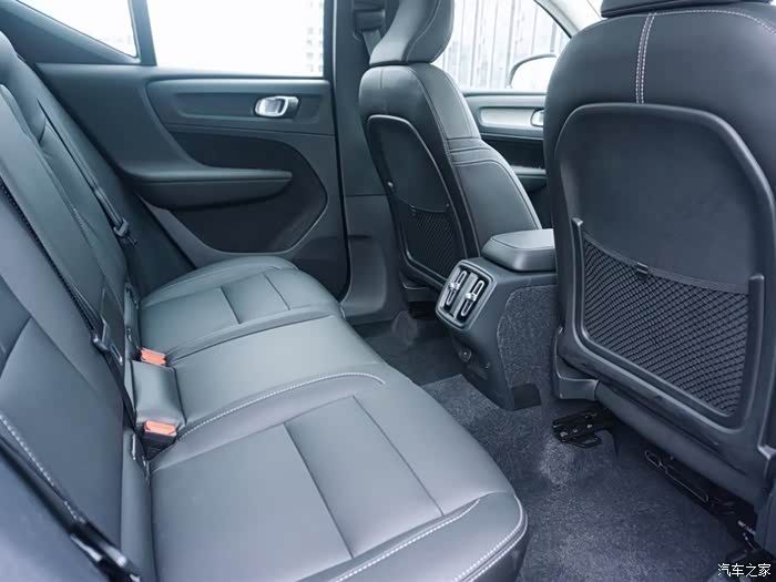 【图】后排空间其实还可以,日常代步完全足够了_沃尔沃xc40论坛_汽车