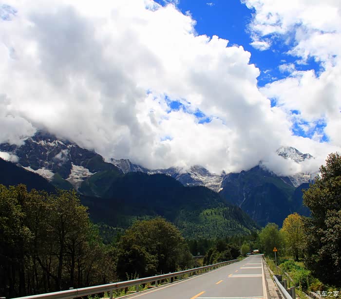 林芝境内  鲁朗  波密 g318 段的沿途风光  雪山冰川原始森林