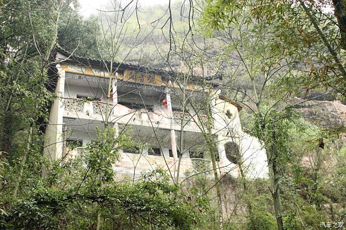 九峰禪寺達摩峰丹霞地貌最上乘,且為九峰山主峰最高.