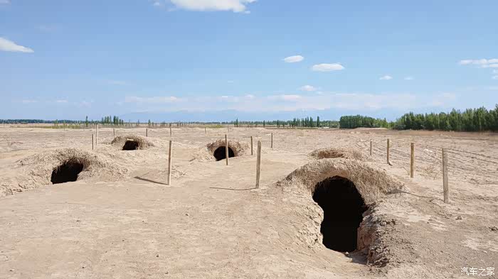 小凤用车生活移动的家比亚迪唐自驾游新疆夜宿地窝子
