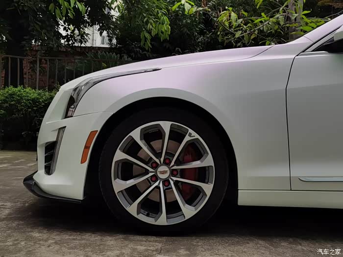 成都凯迪拉克atsatsl电光金属白变紫18寸锻造宏鑫轮