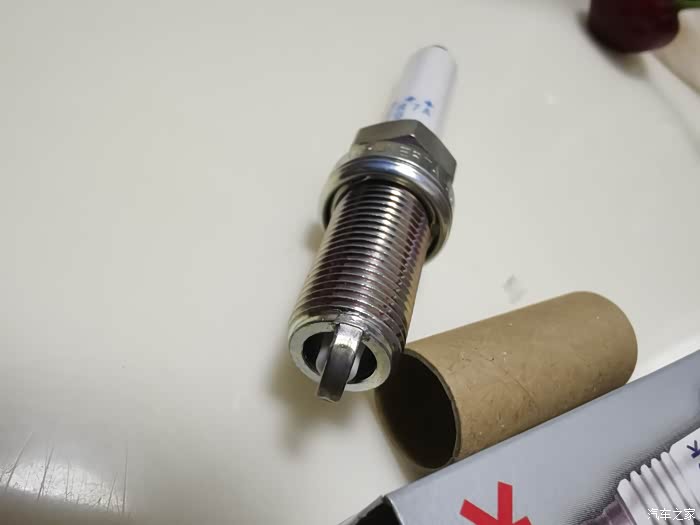 新火花塞侧电极有烧蚀痕迹?