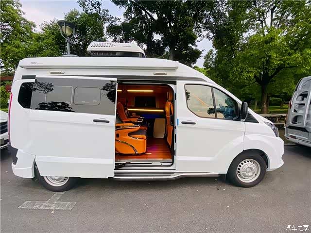 最新推出福特全顺v362商旅车,气场不亚于任何一台明星保姆车