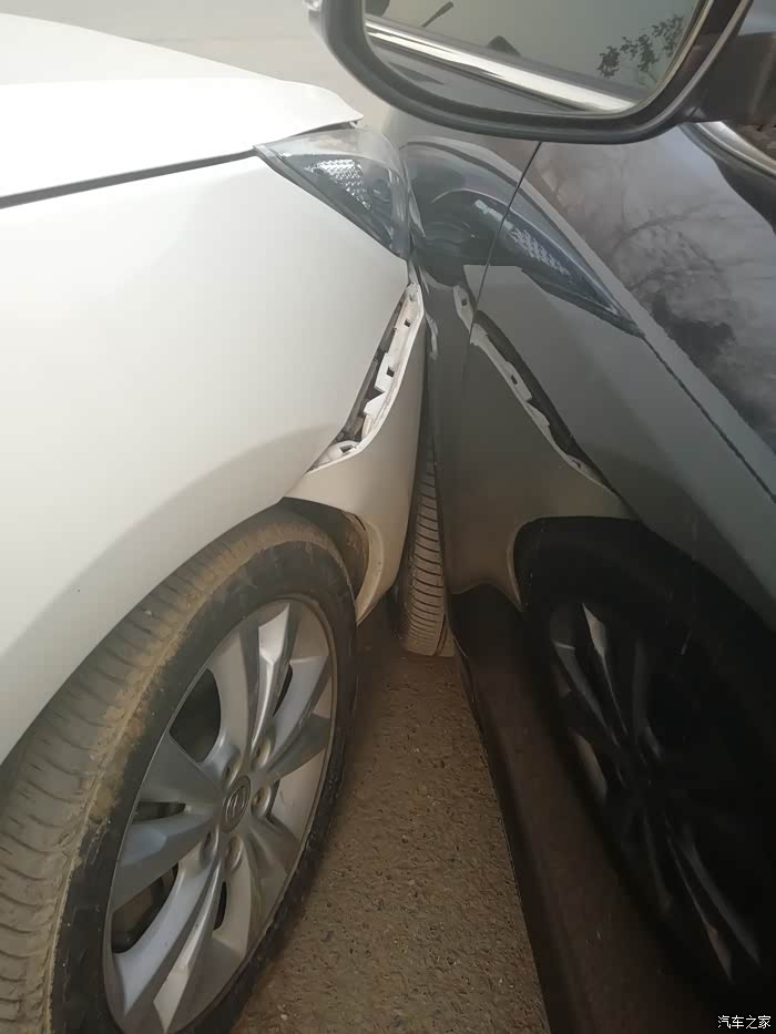 3年半逸动首撞大神们看看修车得多少钱