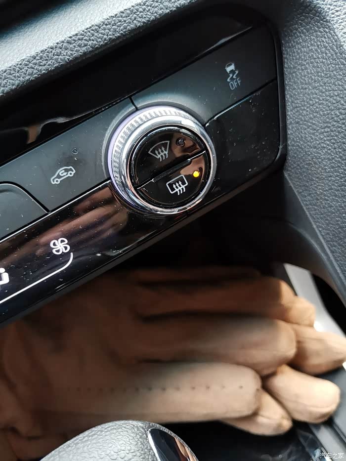 后挡风玻璃自动加热问题