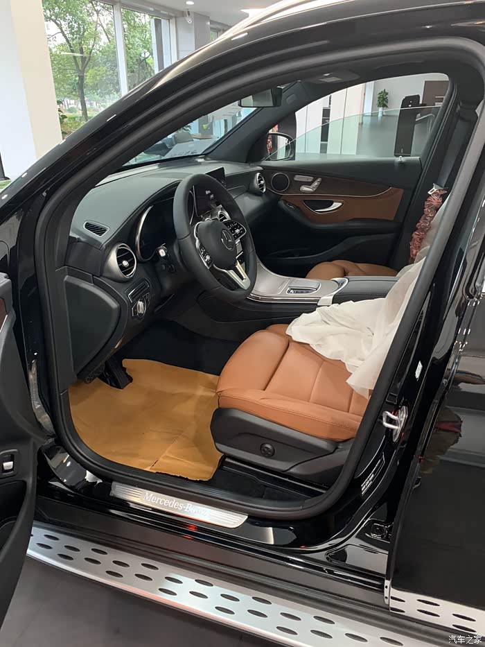 有人提了马鞍棕内饰的20款车的嘛?请上图看看