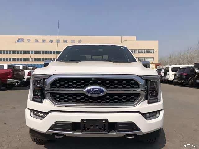 21款福特猛禽f150外观颇具动感同时兼具跑车的动力性能