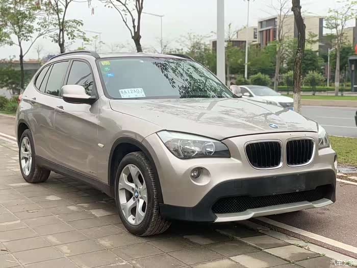 老款宝马x1看着就是两厢车没有suv的特质