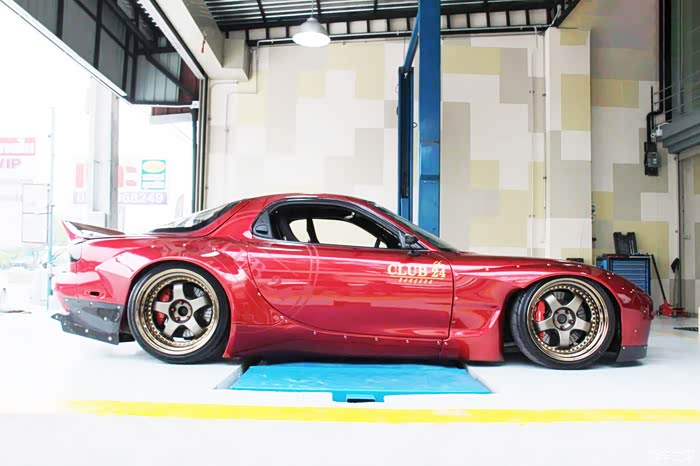 马自达rx7改装低趴式姿态震撼你的神经