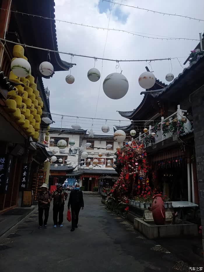 自驾沃尔沃s60,和老婆观大理城隍城